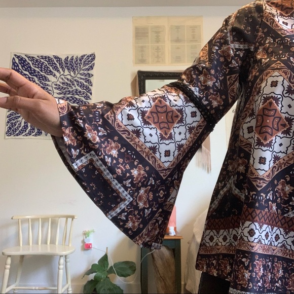 Patterned Blouse - Picture 2 of 4